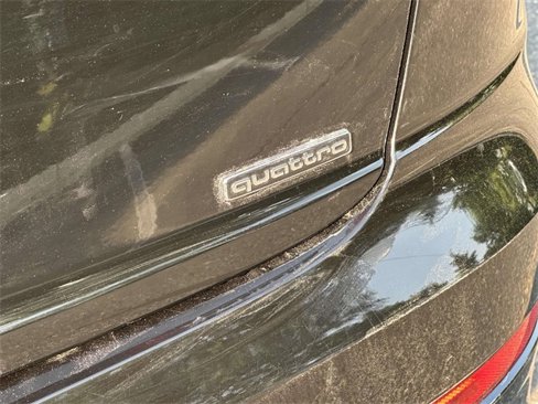 Used 2022 Audi Q8 Premium image 11