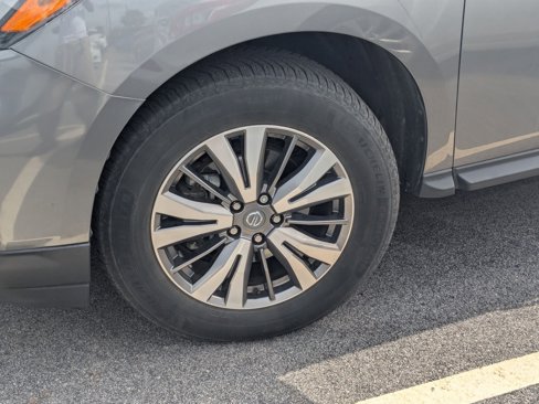 Used 2020 Nissan Pathfinder SV image 5