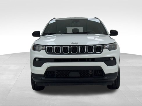 Used 2024 Jeep Compass Latitude image 2