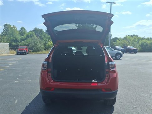 Used 2024 Jeep Compass Latitude image 22