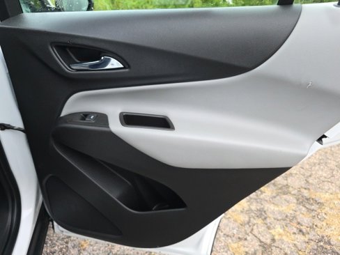 Used 2020 Chevrolet Equinox LS image 30