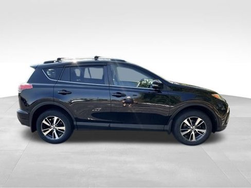 Used 2017 Toyota RAV4 XLE image 8