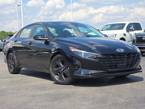 Used 2021 Hyundai Elantra SEL w/ Convenience Package image 2