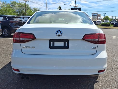 Used 2017 Volkswagen Jetta SE image 5