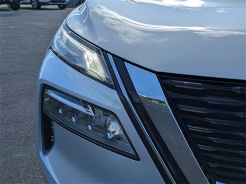 Used 2023 Nissan Rogue SV image 10