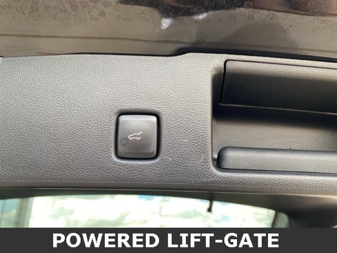 Used 2022 Ford Escape SE w/ SE Sport Appearance Package image 5