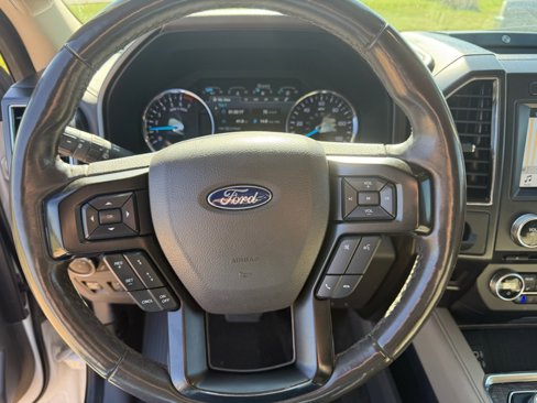 Used 2018 Ford Expedition Limited w/ Equipment Group 301A image 25