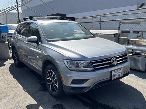 Certified 2021 Volkswagen Tiguan SE image 3