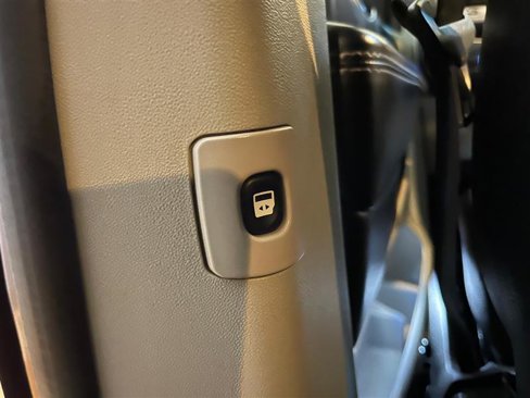 Used 2019 Dodge Grand Caravan SXT image 30
