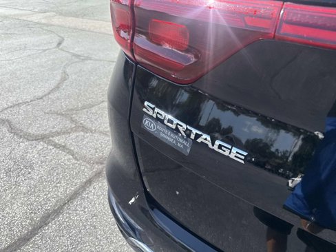 Used 2022 Kia Sportage LX image 5
