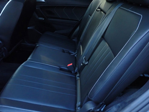 Used 2022 Volkswagen Tiguan SE R-Line image 18