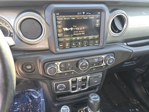 Used 2019 Jeep Wrangler Unlimited Sahara image 38