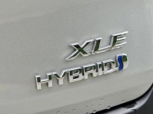 Used 2023 Toyota Sienna XLE image 14