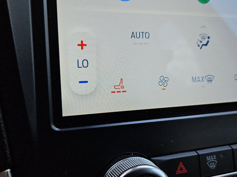 Used 2024 Ford Edge SEL image 16