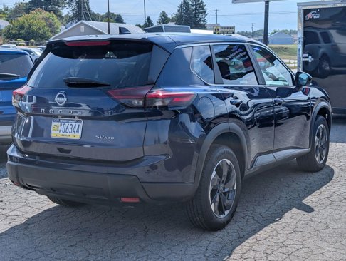 Used 2024 Nissan Rogue SV image 4