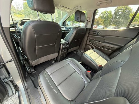 Used 2023 GMC Acadia SLT w/ Preferred Package image 22