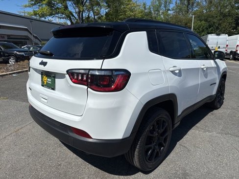 Certified 2022 Jeep Compass Altitude w/ Sun and Sound Group image 18