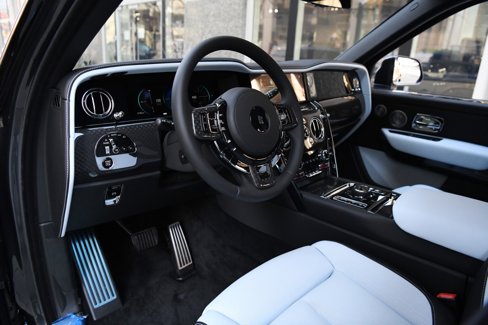 New 2025 Rolls-Royce Cullinan Black Badge image 13