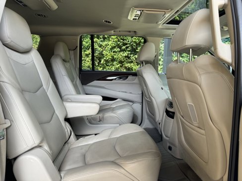 Used 2016 Cadillac Escalade ESV Luxury image 16