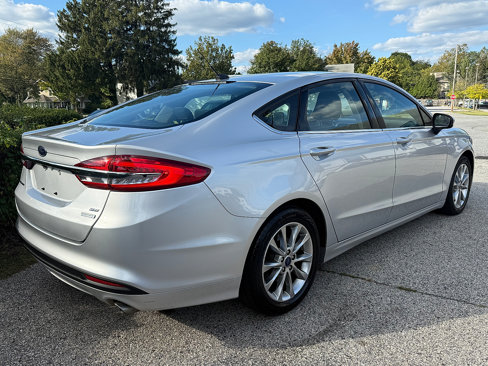 Used 2017 Ford Fusion SE image 4
