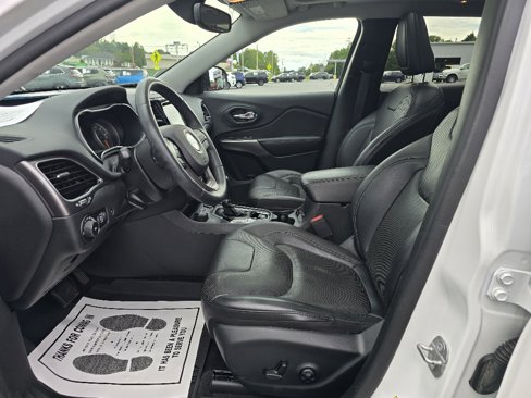 Used 2019 Jeep Cherokee Limited image 12
