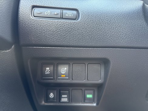 Used 2018 Nissan Rogue Sport SV w/ SV Technology Package image 17