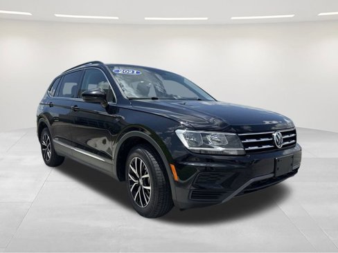 Used 2021 Volkswagen Tiguan SE w/ Panoramic Sunroof Package image 1