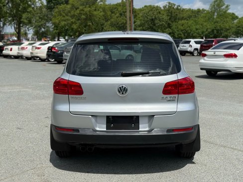 Used 2012 Volkswagen Tiguan S image 5