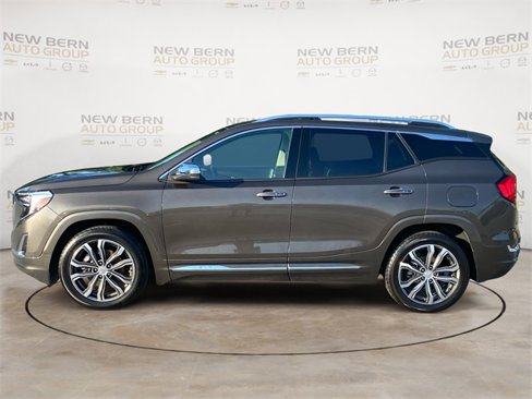 Used 2019 GMC Terrain Denali w/ Driver Alert Package II image 2