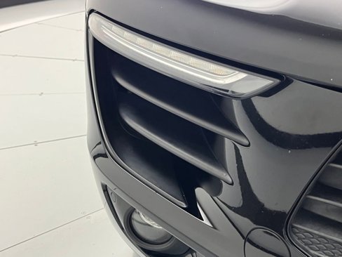 Used 2018 Porsche Macan S image 49