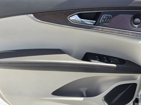 Used 2019 Lincoln Nautilus Reserve image 14