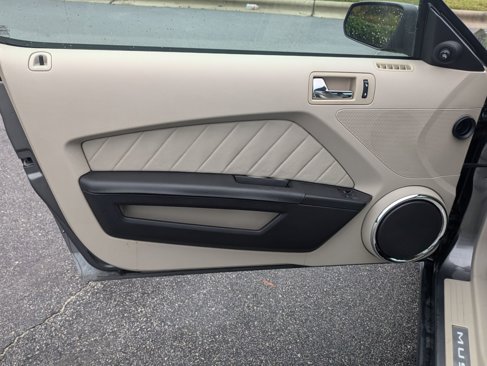 Used 2010 Ford Mustang GT image 15