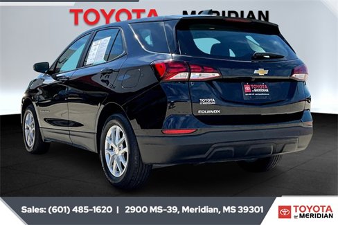Used 2023 Chevrolet Equinox LS image 2
