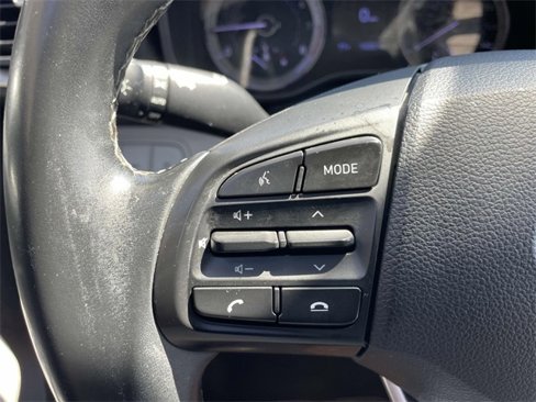 Used 2021 Hyundai Venue SEL image 25