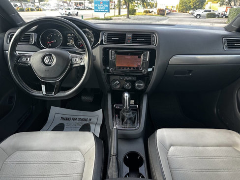 Used 2016 Volkswagen Jetta Sport image 29