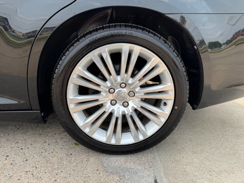 Used 2014 Chrysler 300 C w/ Beats Audio Group image 9