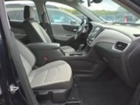 Used 2021 Chevrolet Equinox LS image 3