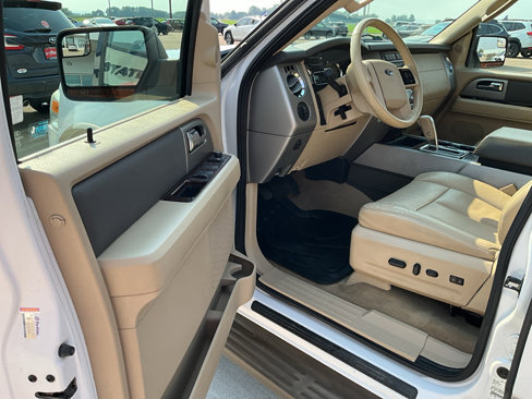 Used 2013 Ford Expedition XLT image 18
