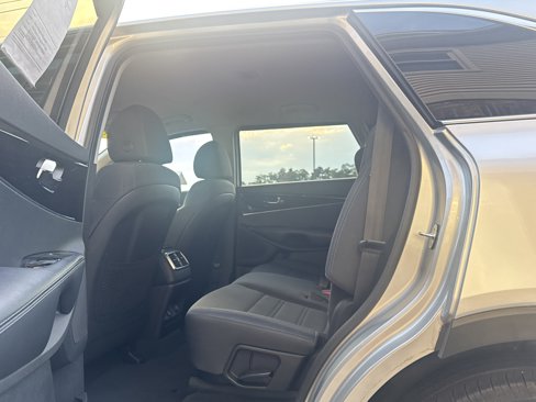 Used 2019 Kia Sorento AWD V6 image 10