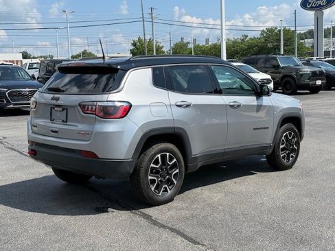 Used 2019 Jeep Compass Trailhawk image 3