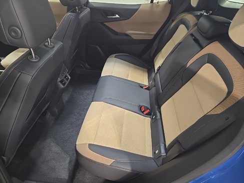Used 2025 Chevrolet Equinox ACTIV w/ Safety and Technology Package image 18