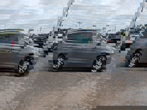 Used 2022 Chrysler Pacifica Touring-L image 3