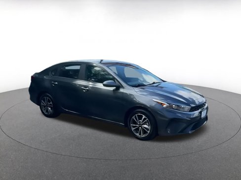 Used 2024 Kia Forte LXS image 2