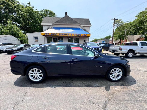 Used 2017 Chevrolet Malibu LT image 1