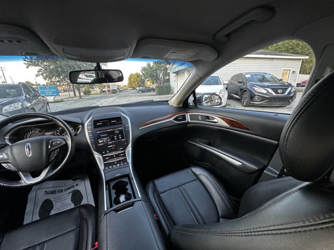 Used 2016 Lincoln MKZ image 22