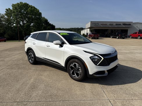 Used 2023 Kia Sportage LX image 9
