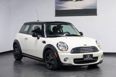 Used 2011 MINI Cooper Hardtop image 2