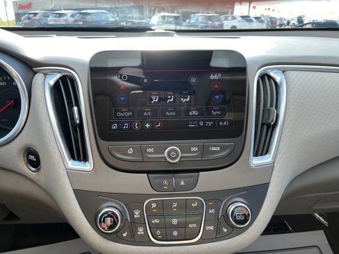 Used 2021 Chevrolet Malibu LT image 26