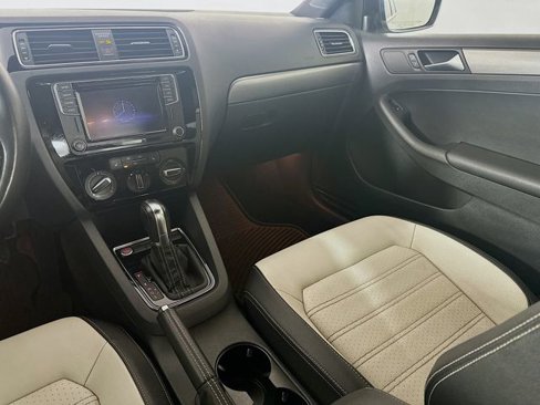 Used 2016 Volkswagen Jetta Sport image 23