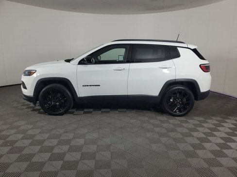 Used 2025 Jeep Compass Latitude w/ Altitude Special Edition image 7